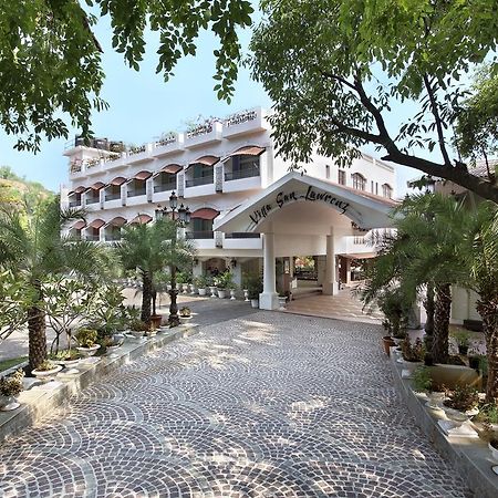 Villa San Lawrenz Лонавала Экстерьер фото