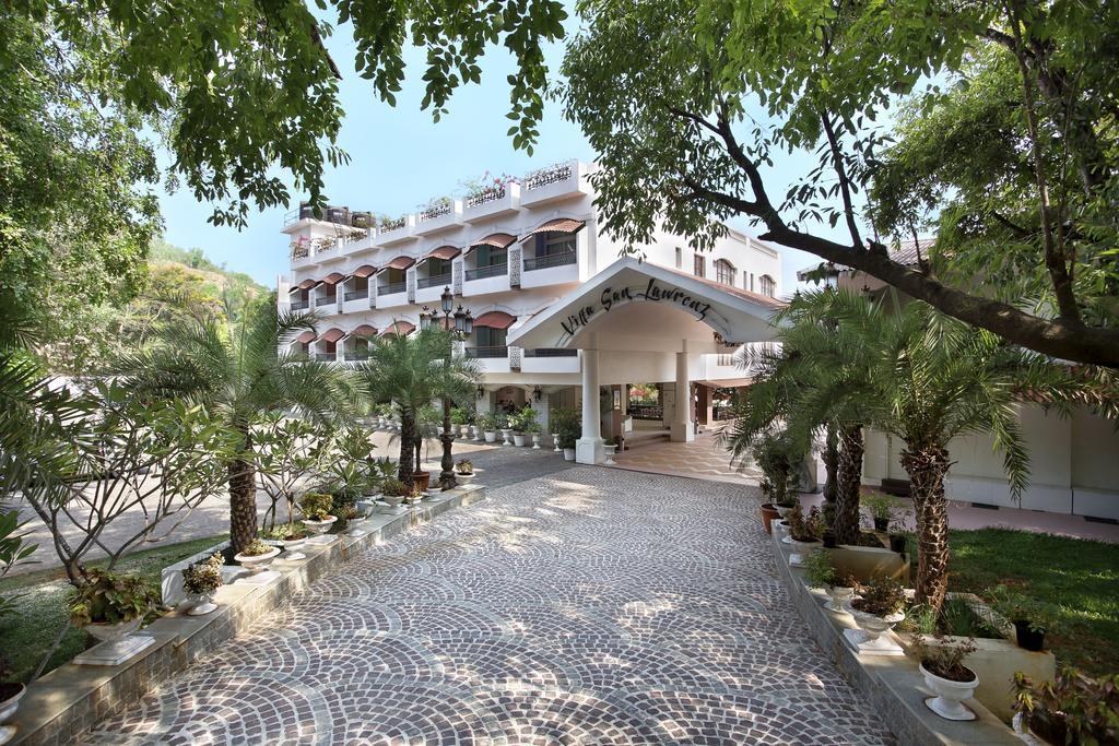 Villa San Lawrenz Лонавала Экстерьер фото