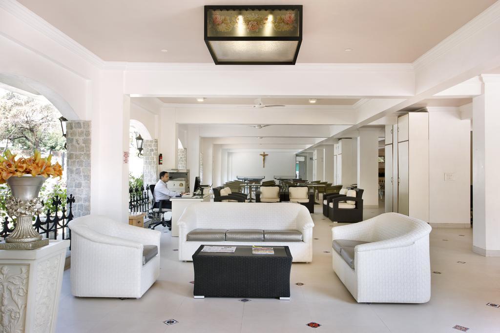 Villa San Lawrenz Лонавала Экстерьер фото