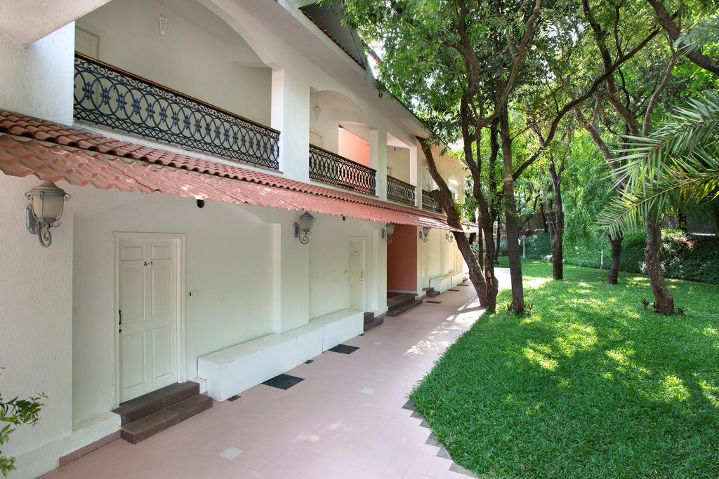 Villa San Lawrenz Лонавала Экстерьер фото